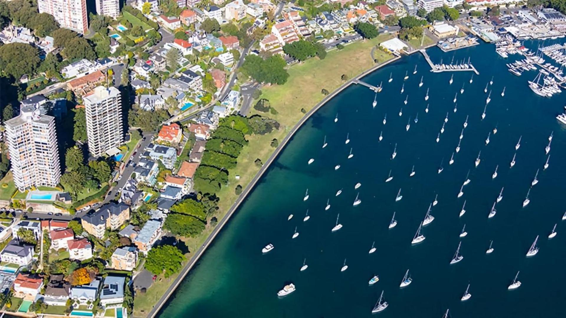 Exclusive Darling Harbour View Balcony *