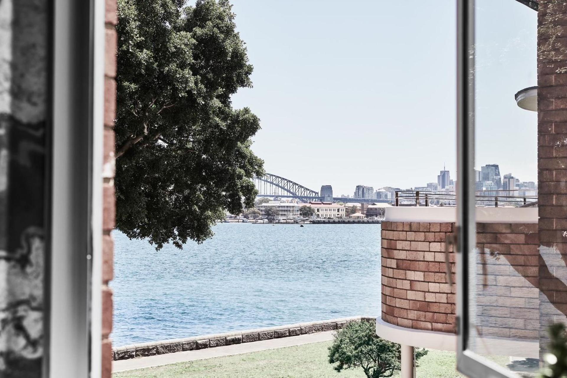 Exclusive Darling Harbour View Balcony *